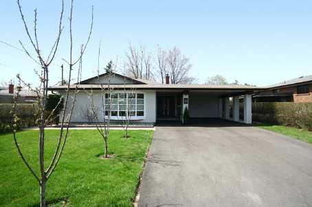 83 Cavehill Cres, House detached with 3 bedrooms, 2 bathrooms and 4 parking in Toronto ON | Image 1
