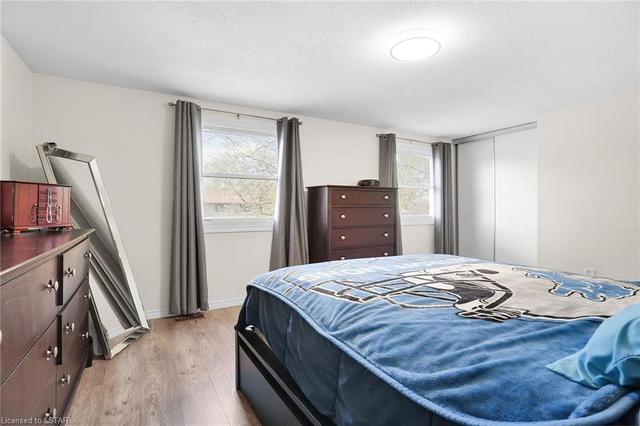 220 - 1330 Jalna Blvd, House attached with 3 bedrooms, 1 bathrooms and 2 parking in London ON | Image 11