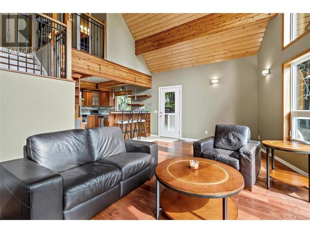 7889 Gardiner Road, House detached with 4 bedrooms, 3 bathrooms and 6 parking in Columbia Shuswap F BC | Image 6