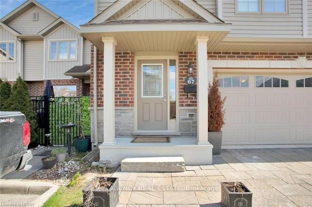 1061 Eagletrace Dr, Townhouse with 3 bedrooms, 3 bathrooms and 4 parking in London ON | Image 23