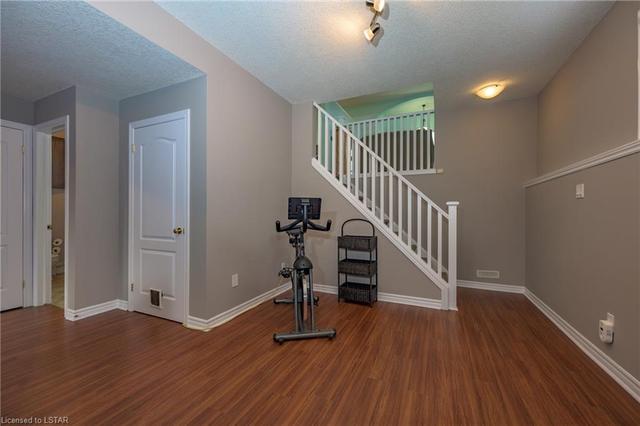 1004 Hanson Cres, House detached with 4 bedrooms, 2 bathrooms and 6 parking in London ON | Image 35