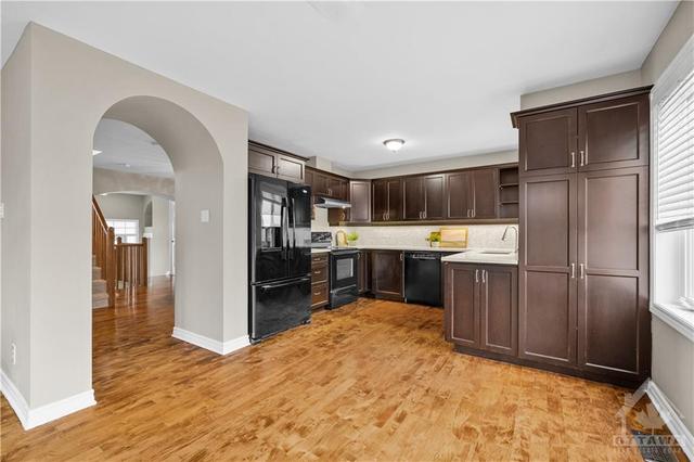 406 Vendevale Ave, House detached with 4 bedrooms, 4 bathrooms and 4 parking in Ottawa ON | Image 6
