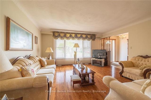 4177 Brookdale Dr, House detached with 3 bedrooms, 2 bathrooms and 4 parking in Niagara Falls ON | Image 3
