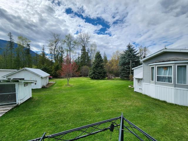 574 Mccormack Rd, House detached with 0 bedrooms, 0 bathrooms and null parking in Central Kootenay K BC | Image 20