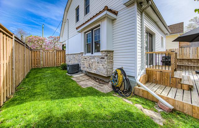 81 1st Ave, House detached with 3 bedrooms, 2 bathrooms and 2 parking in Cambridge ON | Image 2