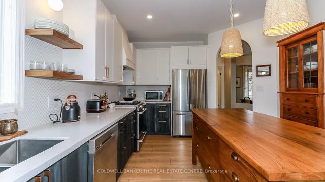 31 Kensington Trail, House detached with 3 bedrooms, 4 bathrooms and 6 parking in Barrie ON | Image 4