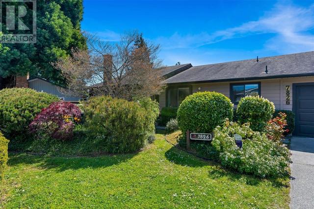 7826 Fairmeadow Pl, House detached with 2 bedrooms, 2 bathrooms and 4 parking in Central Saanich BC | Image 1