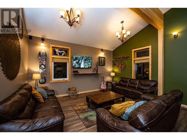 1502 Mountain View Drive, House detached with 6 bedrooms, 3 bathrooms and 10 parking in Revelstoke BC | Image 20