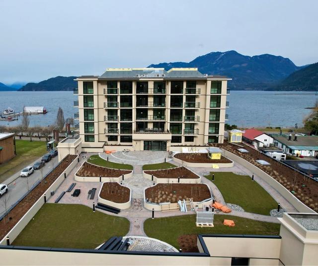 404 - 120 Esplanade Ave, Condo with 1 bedrooms, 1 bathrooms and null parking in Harrison Hot Springs BC | Image 3