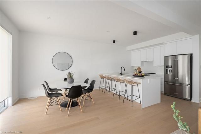 GREAT RM/ KITCHEN OF A SIMILAR UNIT | Image 2