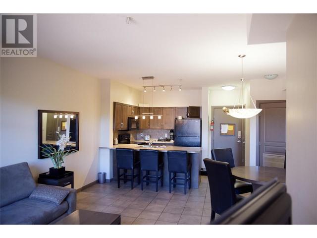 427 - 654 Cook Rd, Condo with 2 bedrooms, 2 bathrooms and 1 parking in Kelowna BC | Image 8