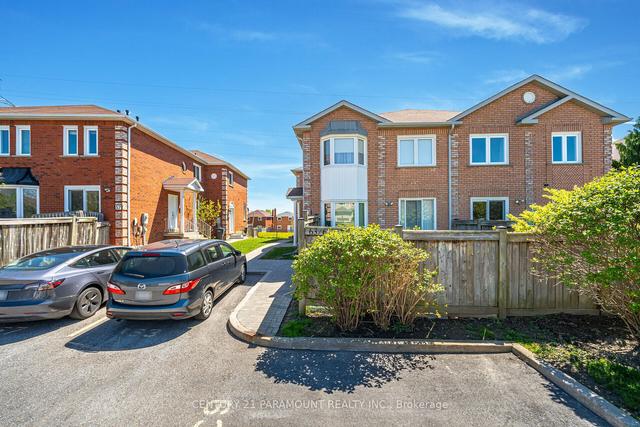 67 Millstone Dr, Townhouse with 3 bedrooms, 3 bathrooms and 2 parking in Brampton ON | Image 1
