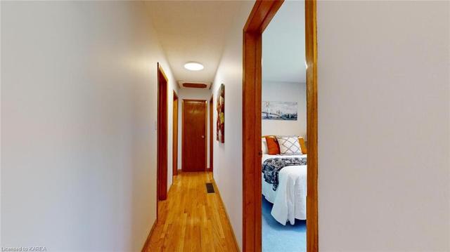 Hall to bedrooms | Image 18