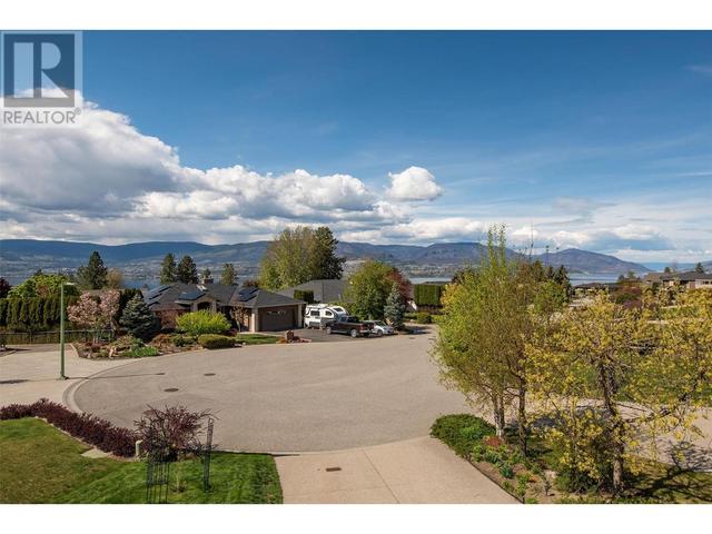 291 Sandpiper Crt, House detached with 5 bedrooms, 3 bathrooms and 6 parking in Kelowna BC | Image 17