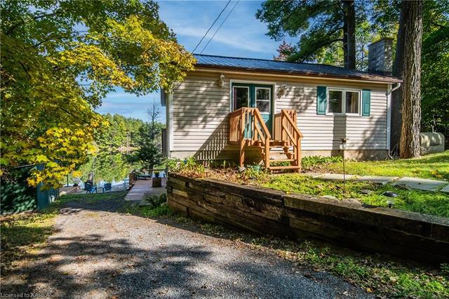 1124 Otter Point Lane, House detached with 3 bedrooms, 2 bathrooms and 5 parking in South Frontenac ON | Image 12