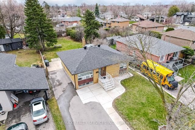 13 Chatsworth Dr, House detached with 3 bedrooms, 3 bathrooms and 4 parking in Brampton ON | Image 29