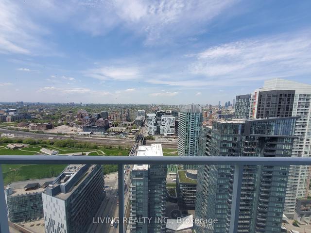 4005 - 19 Bathurst St, Condo with 1 bedrooms, 1 bathrooms and 0 parking in Toronto ON | Image 2