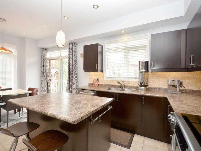 3180 Joel Kerbel Pl, House attached with 3 bedrooms, 3 bathrooms and 3 parking in Mississauga ON | Image 7