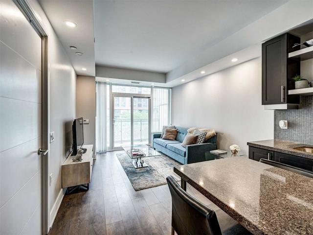 821 - 525 Adelaide St W, Condo with 2 bedrooms, 2 bathrooms and 1 parking in Toronto ON | Image 14