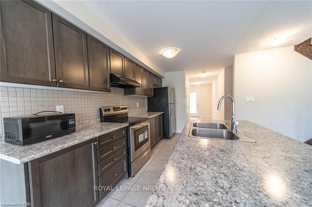 258 Esther Cres, House attached with 3 bedrooms, 3 bathrooms and 2 parking in Thorold ON | Image 14