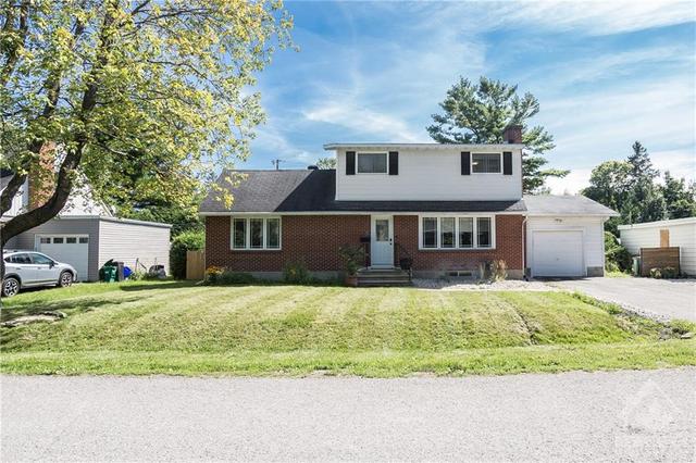 170 Wilshire Ave, House detached with 4 bedrooms, 3 bathrooms and 4 parking in Ottawa ON | Image 1