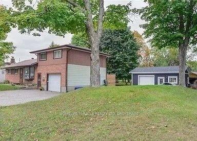 404 Mississauga St, House detached with 4 bedrooms, 1 bathrooms and 9 parking in Orillia ON | Image 1