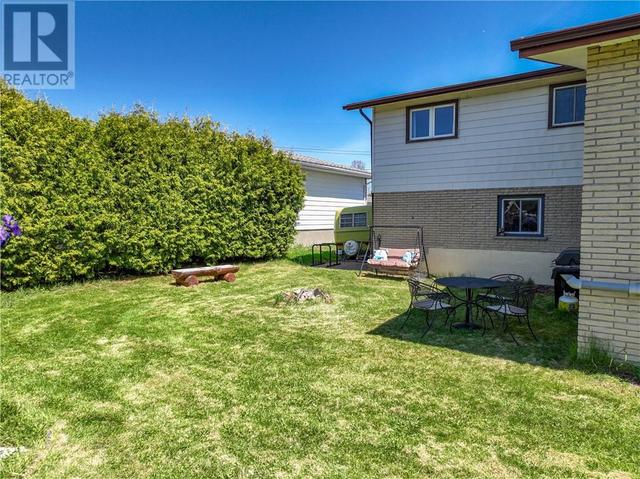 205 Laurin St, House detached with 5 bedrooms, 2 bathrooms and null parking in Greater Sudbury ON | Image 6