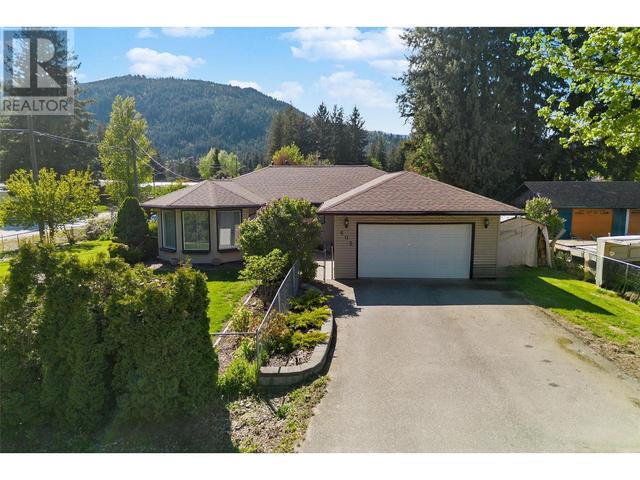 602 Birch Ave, House detached with 3 bedrooms, 2 bathrooms and 2 parking in Sicamous BC | Image 1