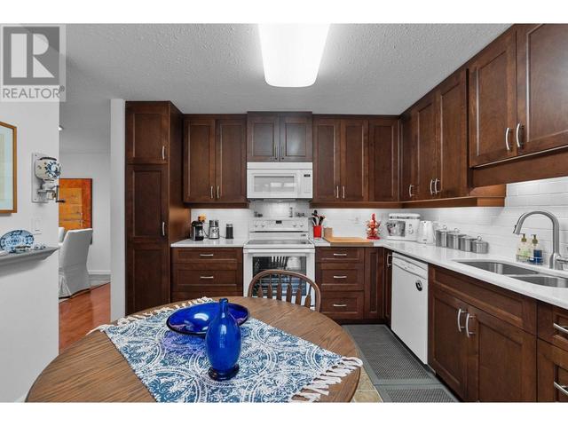 2 - 1530 Kelglen Cres, House attached with 3 bedrooms, 2 bathrooms and null parking in Kelowna BC | Image 15