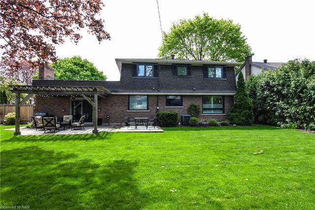 11 Preston Dr, House detached with 5 bedrooms, 2 bathrooms and 8 parking in St. Catharines ON | Image 42