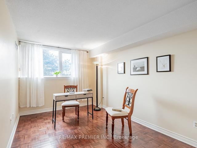 301 - 270 Scarlett Rd, Condo with 2 bedrooms, 2 bathrooms and 1 parking in Toronto ON | Image 13