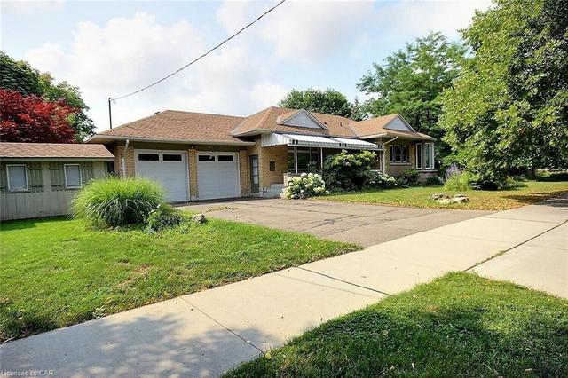 186 East Ave, House detached with 4 bedrooms, 2 bathrooms and 6 parking in Kitchener ON | Image 1