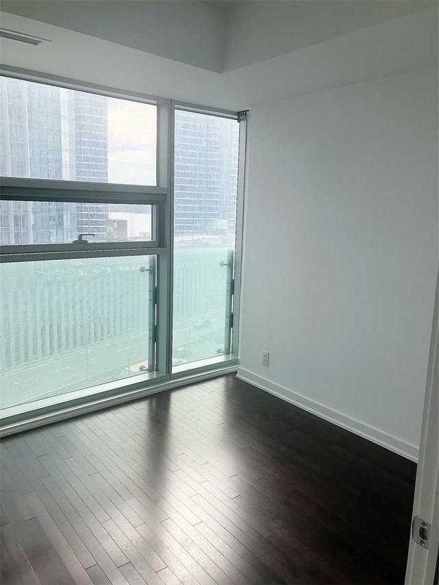 902 - 14 York St, Condo with 2 bedrooms, 2 bathrooms and 1 parking in Toronto ON | Image 10