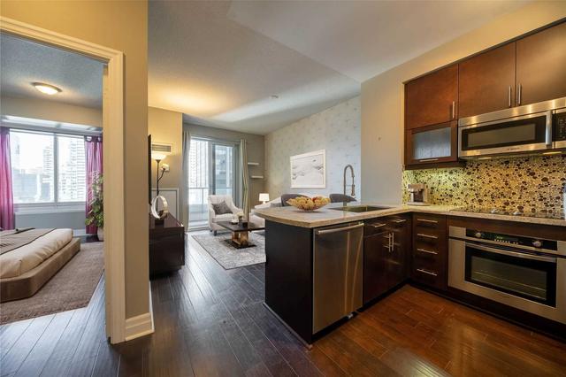 803 - 35 Balmuto St, Condo with 1 bedrooms, 1 bathrooms and 0 parking in Toronto ON | Image 7