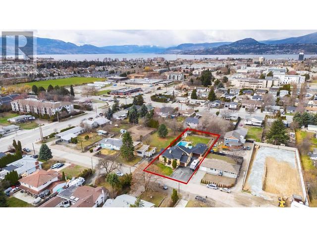 3050 Holland Rd, House detached with 4 bedrooms, 3 bathrooms and 9 parking in Kelowna BC | Image 3