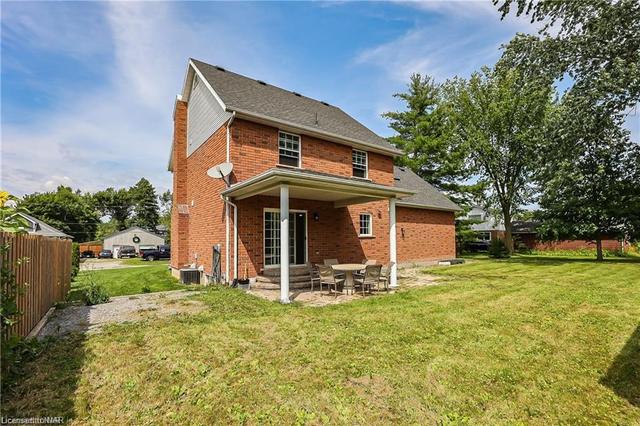 17 Melrose Avenue, House detached with 3 bedrooms, 2 bathrooms and 6 parking in Thorold ON | Image 3