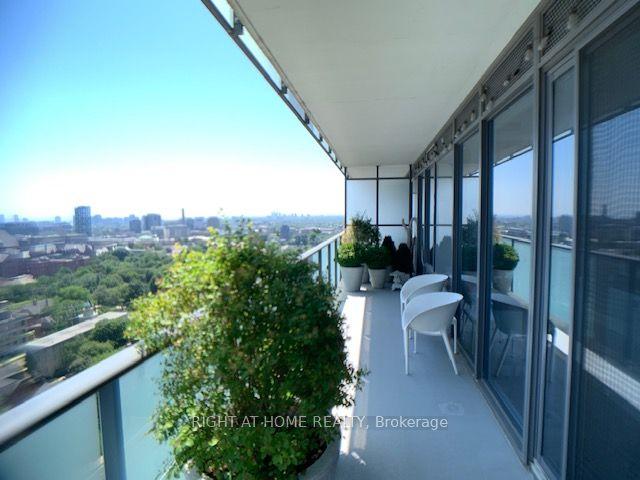2202 - 65 St Mary St, Condo with 2 bedrooms, 2 bathrooms and 1 parking in Toronto ON | Image 9