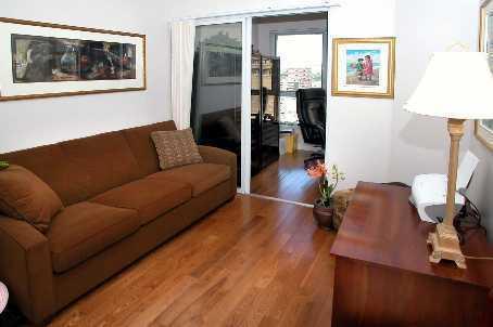 UPH-05 - 55 Bloor St W, Condo with 2 bedrooms, 2 bathrooms and 1 parking in Toronto ON | Image 8
