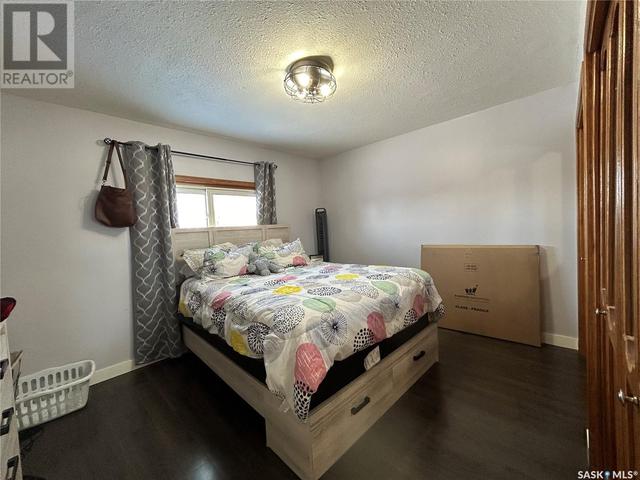 310 3rd Ave Ne, House detached with 4 bedrooms, 2 bathrooms and null parking in Ituna SK | Image 9