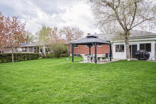 8039 Yonge St, House detached with 3 bedrooms, 2 bathrooms and 7 parking in Innisfil ON | Image 3