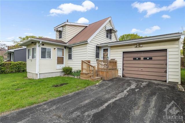 40 Front Ave W, House detached with 3 bedrooms, 2 bathrooms and 3 parking in Brockville ON | Image 4