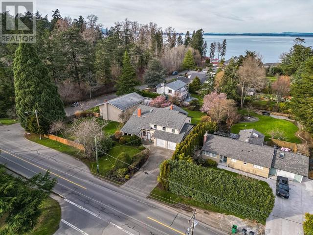 1536 Ash Rd, House detached with 5 bedrooms, 4 bathrooms and 6 parking in Saanich BC | Image 45