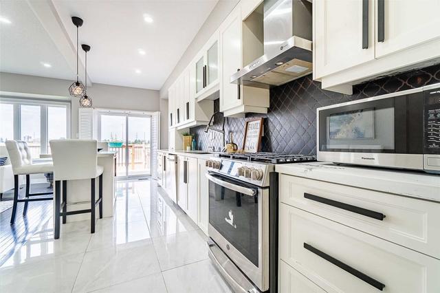 7441 St Barbara Blvd, House semidetached with 4 bedrooms, 4 bathrooms and 4 parking in Mississauga ON | Image 4