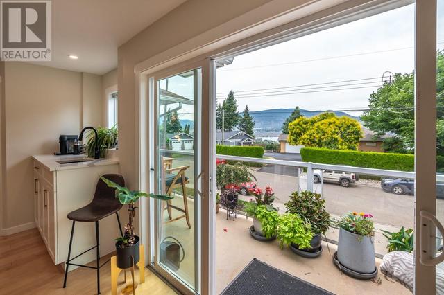 144 Vancouver Pl, House detached with 6 bedrooms, 4 bathrooms and 4 parking in Penticton BC | Image 8