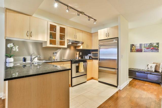 302 - 3 Mcalpine St, Condo with 1 bedrooms, 1 bathrooms and 1 parking in Toronto ON | Image 2