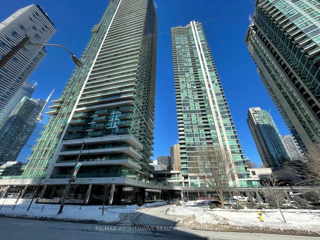 1001 - 33 Bay St, Condo with 1 bedrooms, 1 bathrooms and 0 parking in Toronto ON | Image 1