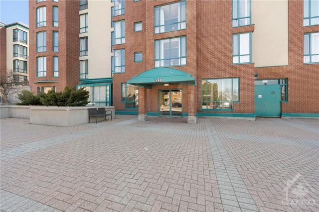 505 - 330 Centrum Blvd, Condo with 3 bedrooms, 2 bathrooms and 1 parking in Ottawa ON | Image 2
