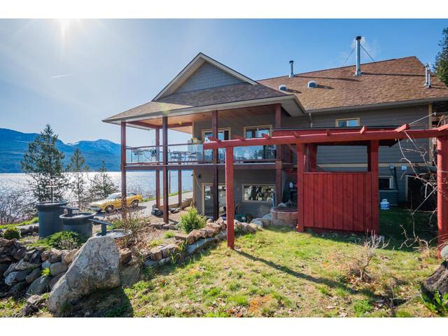 3558 Sprague St, House detached with 3 bedrooms, 4 bathrooms and null parking in Central Kootenay D BC | Image 39