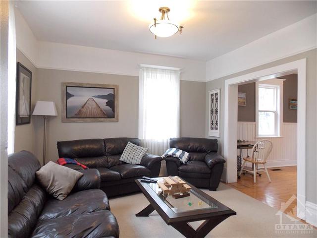 3296 Steeplehill Cres, House detached with 2 bedrooms, 3 bathrooms and 30 parking in Ottawa ON | Image 6