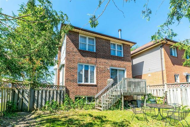 960 Mountcastle Cres, House detached with 3 bedrooms, 4 bathrooms and 6 parking in Pickering ON | Image 19
